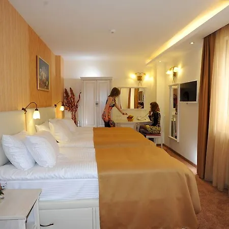 Adria 3*