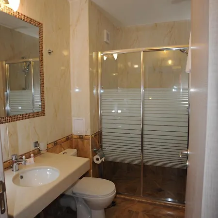 Adria Hotell 3*