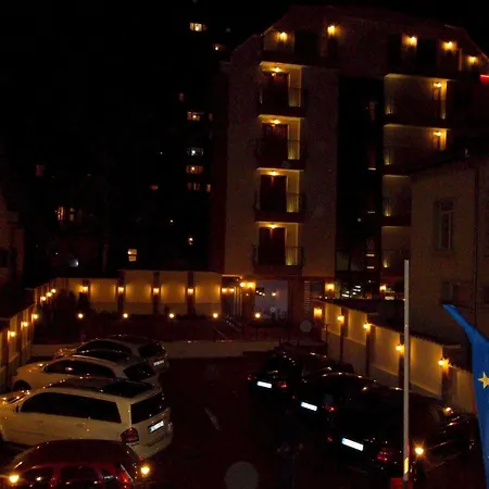 Adria 3*