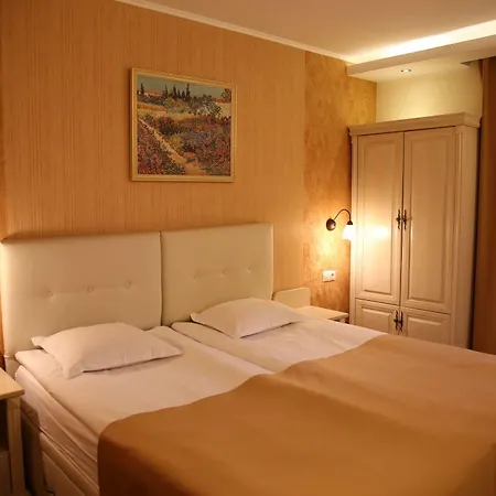 Adria 3*