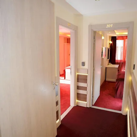Adria Hotel 3*